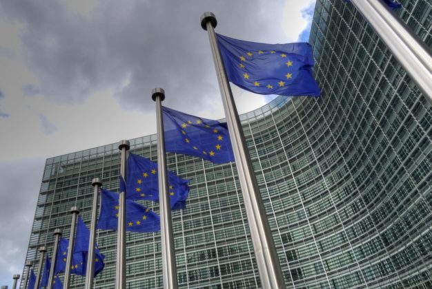 Bruselas preocupada por la venta de nacionalidades y la concesión de residencia por inversiones
