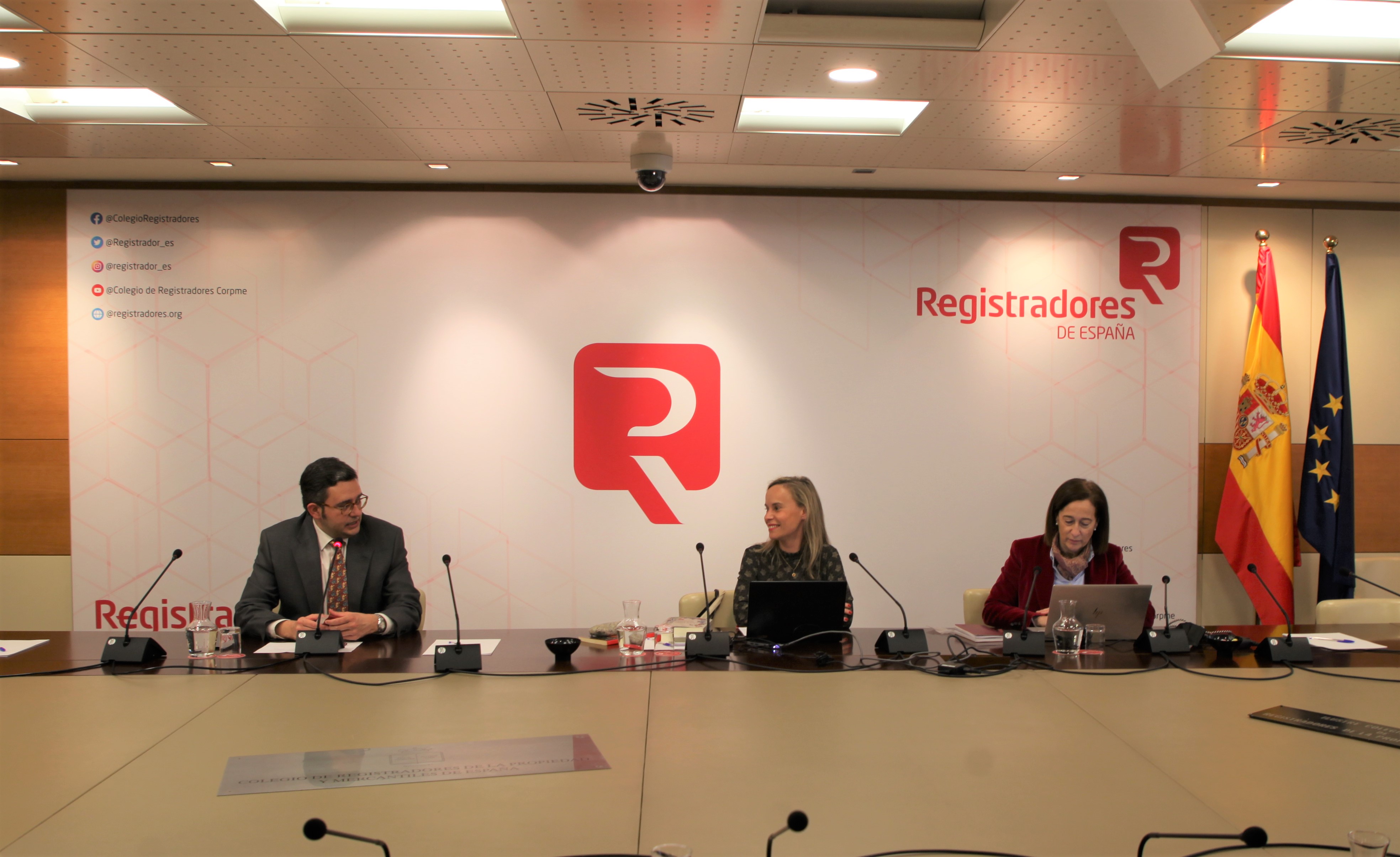 Encuentros del Colegio de Registradores.  ''Las mujeres que aún nos faltan'', una conferencia de Cristina Oñoro.