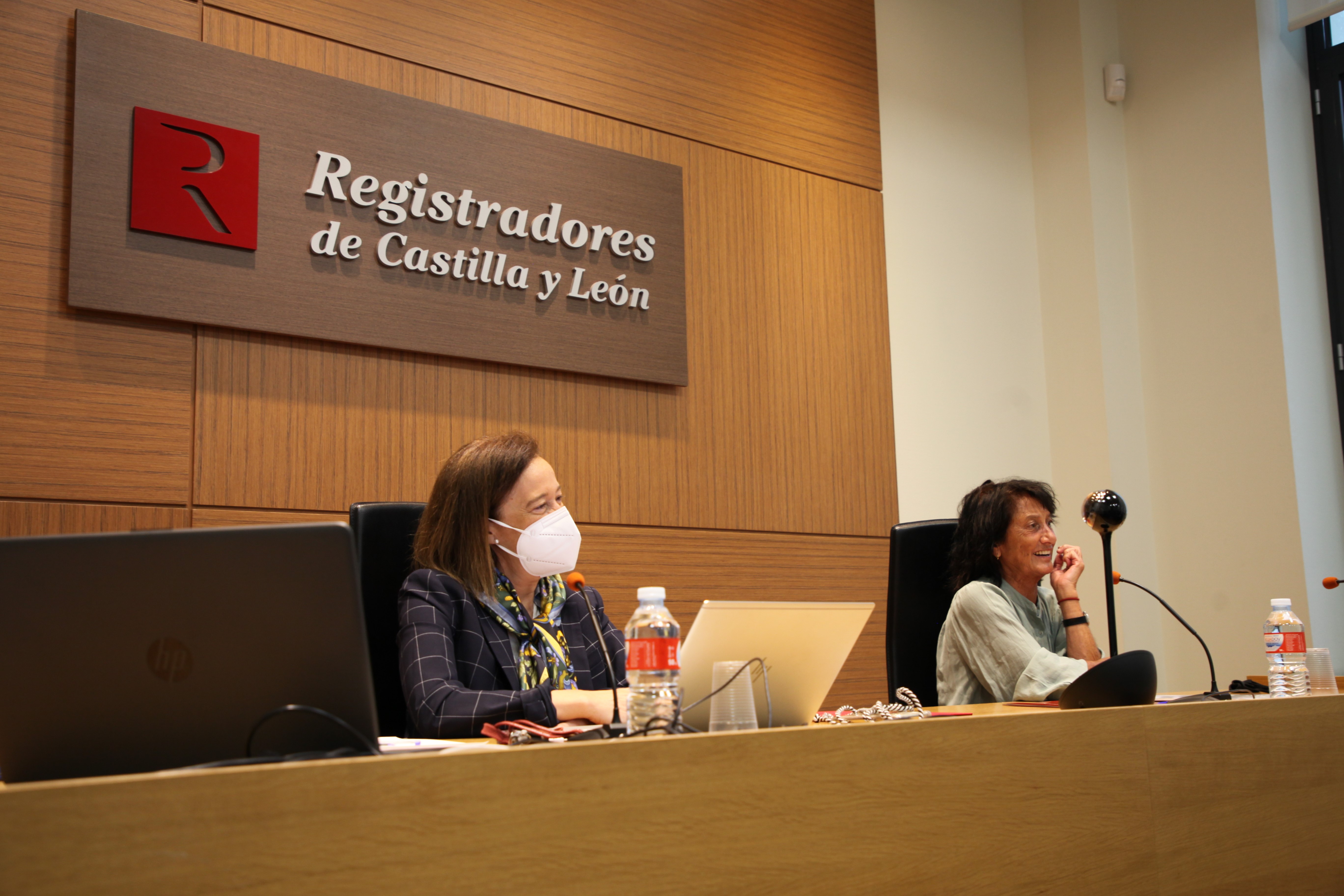 Encuentros virtuales del Colegio de Registradores.  Una semblanza personal de Miguel Delibes. Con Elisa Delibes.