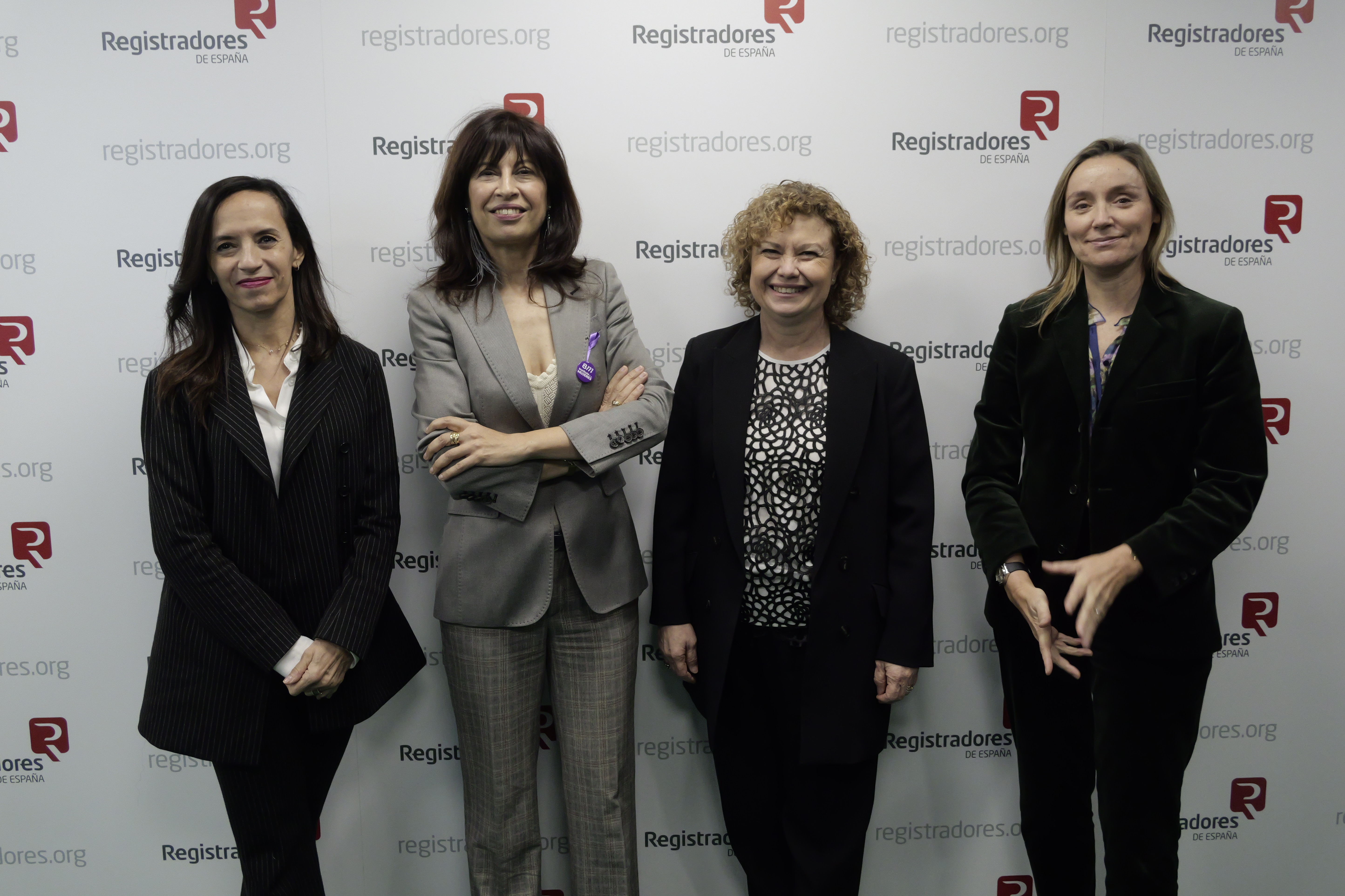 La ministra de Igualdad, Ana Redondo preside un conversatorio con más de 60 mujeres registradoras para conmemorar el 8 de marzo